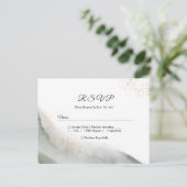 抽象的な水彩グリーンブラシストロークとゴールド インビテーションポストカード (スタンド正面)