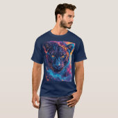 抽象的な炎の要素を取り入れたパンサーの肖像 Tシャツ (正面フル)