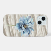 抽象的な象牙色のテクスチャー上の青い花 iPhone 15ケース (裏面横)