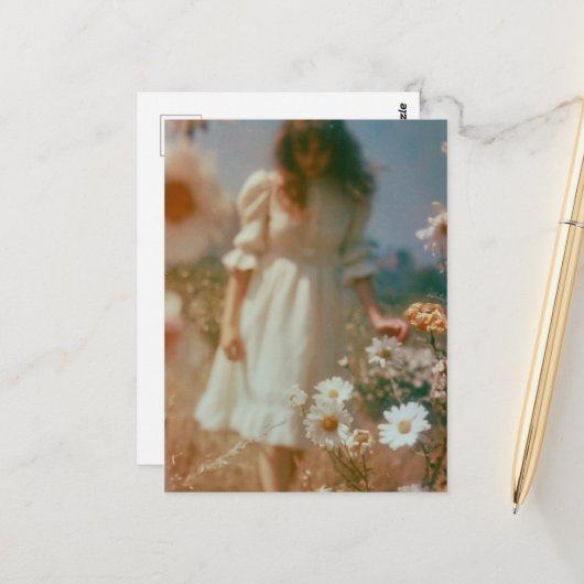 抽象的な野の花畑の女性の写真 ポストカード (正面/裏面インサイチュ)