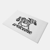 抽象的な馬の木版画と「ウェルカム」 ドアマット (アングル)