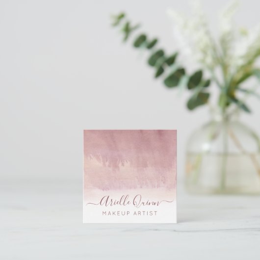 抽象芸術の水の色グラデーションほこりっぽいピンクのメイクアップアーティスト スクエア名刺 (スタンド正面)