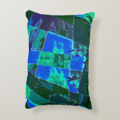 抽象芸術の緑の牧草地の部分と青い空、切り込み アクセントクッション (裏面(縦))