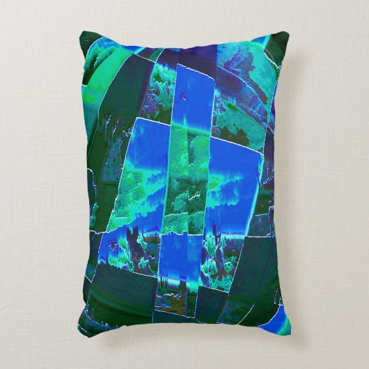 抽象芸術の緑の牧草地の部分と青い空、切り込み アクセントクッション (正面(垂直))