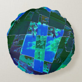 抽象芸術の緑の牧草地の部分と青い空、切り込み ラウンドクッション