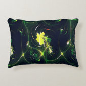 抽象芸術の金属の葉は派手な痕跡を持ち、暗い上に アクセントクッション (正面)