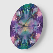 抽象芸術はピンクの紫色およびティール（緑がかった色）渦巻きました ラージ壁時計 (傾斜)