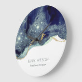 抽象芸術アルコールインクシルバーネービーブルーグリッター ラージ壁時計 (傾斜)