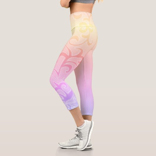 抽象芸術アートペイズリーイエローピンクハンドスケッチ カプリレギンス (左)