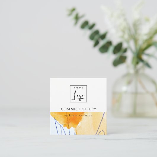 抽象芸術イエローブルーウォーターカラーアートロゴQRコード スクエア名刺 (スタンド正面)