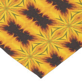 抽象芸術イエロー&ブラウン万華鏡のように千変万化するパターンアート ショートテーブルランナー (コーナー)