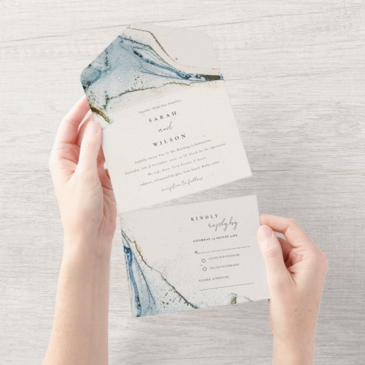 抽象芸術ウォーターカラーブルー金ゴールドビーチズ結婚ズ オールインワン招待状 (貼ってはがせる)