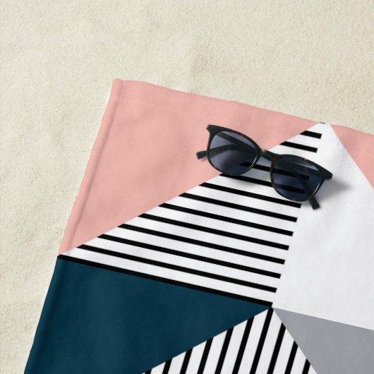 抽象芸術カラフル幾何学 ビーチタオル (インサイチュ)