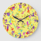 抽象芸術カラフル紙吹雪が黄色の上にトス ラージ壁時計 (正面)
