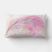 抽象芸術ガーリーピンクの水彩の羽(名前あり) ランバークッション (正面)