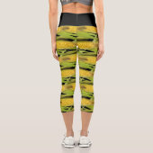 抽象芸術コーンオンザコブベジタブルプリントオンブラック カプリレギンス (裏面)