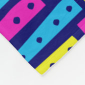 抽象芸術ストリップパターン – 濃い青の色02 フリースブランケット (角)