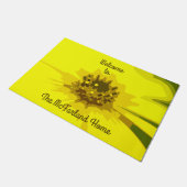 抽象芸術デイジーの鮮カラフルやかな黄色の花 ドアマット (アングル)