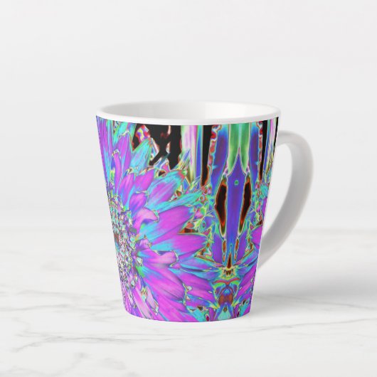 抽象芸術トリップ(幻覚体験)のようなアクア、ライムグリーンとパープルダリア カフェラテマグ (右アングル)