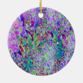 抽象芸術トリップ（幻覚体験）のようなピンクと紫の花 セラミックオーナメント (裏面)
