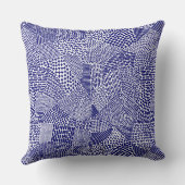 抽象芸術パッチワークの地図 – 深いネイビーブルーonホワイト クッション (裏面)