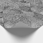抽象芸術パッチワークの地図 – 黒の上に白 ラッピングペーパー (角)