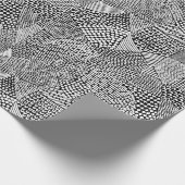 抽象芸術パッチワークの地図 – 黒の上に白 ラッピングペーパー (角)
