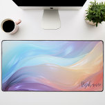抽象芸術パーソナライズされた虹色ウェーブズパステル デスクマット<br><div class="desc">Iridescent Waves Pastel Desk Matでパーソナライズされたワークスペースを変革。紫、ピンク、青鮮やか色、オレンジ色の波を持つ抽象デザインを使用し、個性のtouchをデスクにしゃれている追加する。自分の名前でカスタマイズして、自分だけの名前にする。単なる装飾ではなく、スタイルと機能の完璧なブレンドで、マウスとキーボードに滑らかな表面を提供する。机保と組み合わ素晴らしせパーソナライズされたた。</div>
