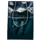 抽象芸術ファンタジー芸術的島 ミディアムペーパーバッグ (裏面)