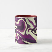 抽象芸術フルード・アート（紫とクリーム色の色調） マグカップ (中央)