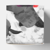 抽象芸術フローラデザイン – 白の上に赤と紫 フェイバーボックス (上部)