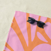 抽象芸術フローラバーストパターンパステルオレンジ&ピンク ビーチタオル (インサイチュ)