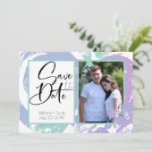 抽象芸術ブラシストロークティール（緑がかった色）薄紫日付の保存 招待状 (スタンド正面)