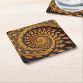 抽象芸術ブラックおよび金ゴールドスパイラルフラクタル スクエアペーパーコースター (アングル)