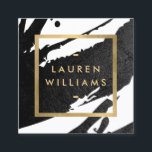 抽象芸術ブラックのブラシストローク スクエア名刺<br><div class="desc">インクイッ絵を描クな黒いブラシストロークは、このデザイナーの正方形の名刺テンプレートの抽象芸術背景を作成する。あなたの名前やビジネス名は美フェイクしい外観のために前面の金ゴールドボックスに表示さモダンれる。この両面カードは、あなたの情報のための十分な空間を背面に連絡可能だ。おもしろい、クリエイティブプロフェッショナルのための目を引くカード。アート&デザイン© 1201AMデザインスタジオ | www.1201am.com</div>