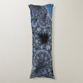 抽象芸術ブラックブルーフラクタル ボディピロー (正面縦)