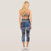 抽象芸術ブルーとブラックの複雑なフラクタル カプリレギンス (裏面)