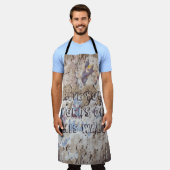 抽象芸術ブルー&ベージュ(ひび割れた壁) エプロン (着用した状態)