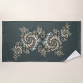 抽象芸術ベージュライトブルーフラクタルアートらせん状 ビーチタオル (正面)