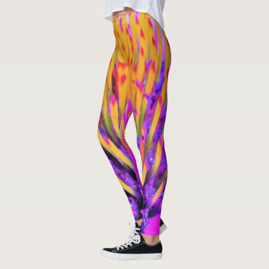 抽象芸術マクロのホットピンクとイエローコンフロアー レギンス (左)