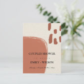 抽象芸術モダンクラフトテラコッタカップルのシャワー インビテーションポストカード (スタンド正面)