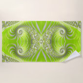 抽象芸術モダングリーンスパイラルフラクタル ビーチタオル (正面)