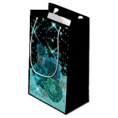 抽象芸術モダンティール(緑がかった色)フラワーアクアグリッターデザイン スモールペーパーバッグ (裏面アングル)