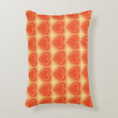 抽象芸術モダンハート – マンダリンオレンジ アクセントクッション (正面(垂直))
