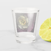 抽象芸術モダンプルカーキグレーフラクタルフラワー ショットグラス (裏面)