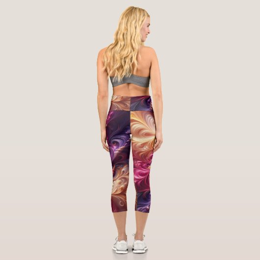 抽象芸術モダン渦巻きピンク、金ゴールド、紫 カプリレギンス (裏面)