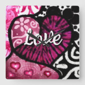 抽象芸術ラブハートピンクフローラ水玉模様ブラック スクエア壁時計 (正面)