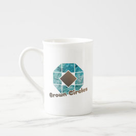 抽象芸術八角形、茶色の正方形と反対側のCi ボーンチャイナマグカップ