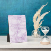 抽象芸術大理石のテーブルの上のプレートとイーゼル フォトプラーク (側面)