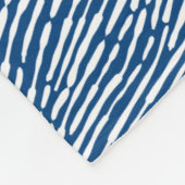 抽象芸術模様140523 – 絞り青の白 フリースブランケット (角)